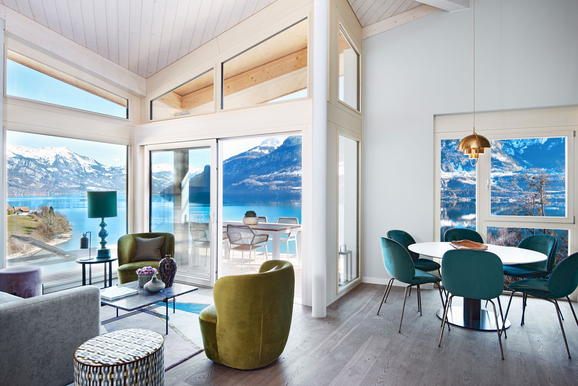 Living Dining Balcony 1 Florens Resort Brienzersee Interlaken